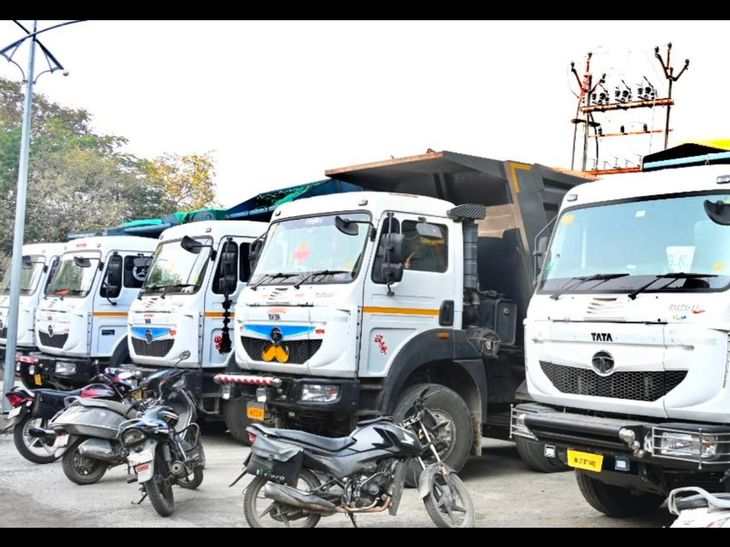 अवैध रेती वाहतूक करणारे 5 हायवा जप्त:  अमरावती महसूल विभागाची अमरावती-डवरगाव रस्त्यावर कारवाई – Amravati News