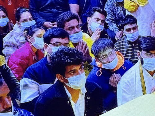 स्मृतीसोबत लग्न टळल्यावर पलाश प्रेमानंद महाराजांना भेटला:  आश्रमातून संगीतकाराचे फोटो व्हायरल, वापरकर्त्यांनी म्हटले नवीन नाटक