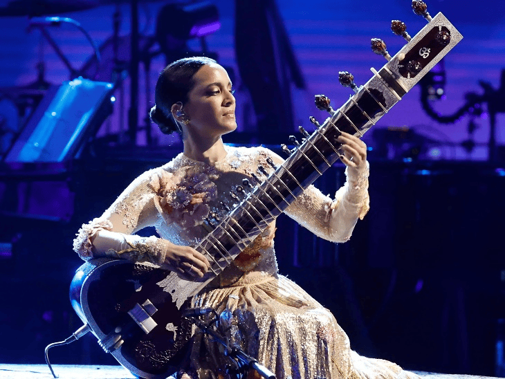 एअर इंडियावर संतापली सतार वादक रवि शंकर यांची मुलगी:  प्रवासानंतर अनुष्काला तुटलेला सतार दिला, दावा- जाणूनबुजून तोडला; अनेक सेलिब्रिटींनी टीका केली