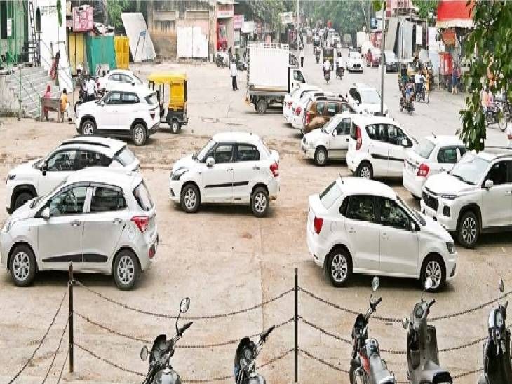 सावरकर मैदान पार्किंगसाठीच राखीव, 80% जागा व्यवसायाला देण्याचा घाट:  नवी पेठेत खरेदीला जाणाऱ्या ग्राहकांना पार्किंगची सुविधाच नाही – Solapur News