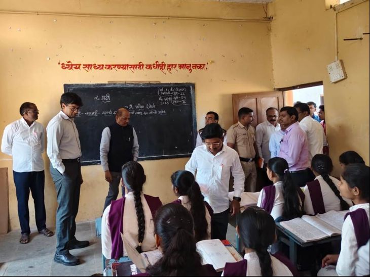 मुख्यकार्यकारी अधिकारी विवेक गायकवाड यांच्या सूचना:  म्हणाले- विभाग प्रमुखांनी गावपातळीवर राबवलेल्या योजनांच्या अहवाल तातडीने सादर करावा – Hingoli News