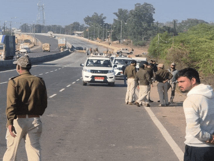 आग्रा-मुंबई महामार्गावर भरधाव वाहनाने चित्त्याला चिरडले:  कुनोच्या जंगलातून बाहेर रस्त्यावर आले होते दोन चित्ते; दुसऱ्याचा शोध सुरू