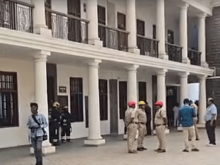 Kolhapur Collector Office Receives Bomb Threat Via Email: 5 RDX Bombs ...