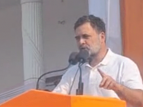 राहुल म्हणाले- मोदी गरिबांना उपाशी मारू इच्छित आहेत:  रायबरेलीमध्ये म्हणाले – देशाचे धन अंबानी-अदानींना देऊ इच्छित आहेत