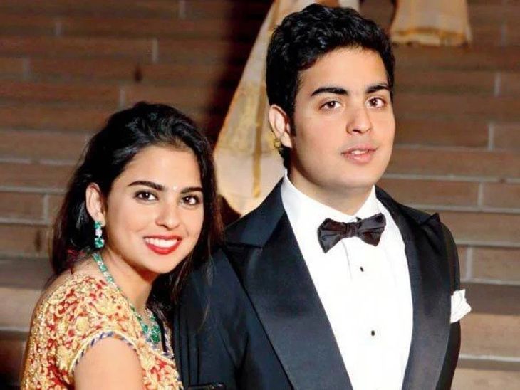 पानिपत जिल्हा न्यायालयात ‘जिओ’चे नेटवर्क फेल:  लोक न्यायालयात आकाश-ईशा अंबानी यांना पक्षकार बनवले; कॉल करण्यासाठी वकील मोकळ्या मैदानात जात आहेत