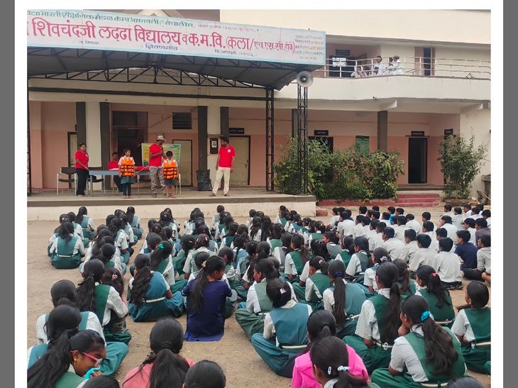 विद्यार्थ्यांना आपत्ती व्यवस्थापनाचे धडे:  गुरुकुंज मोझरी व शिवणगाव येथे कार्यशाळा आयोजित – Amravati News