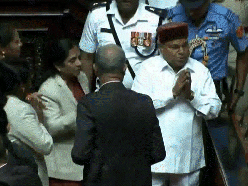 कर्नाटकच्या राज्यपालांनी संयुक्त अधिवेशनात पूर्ण भाषण वाचले नाही:  CM सिद्धरामय्या म्हणाले- राज्यपाल गेहलोत केंद्र सरकारचे बाहुले, संविधानाचे उल्लंघन केले