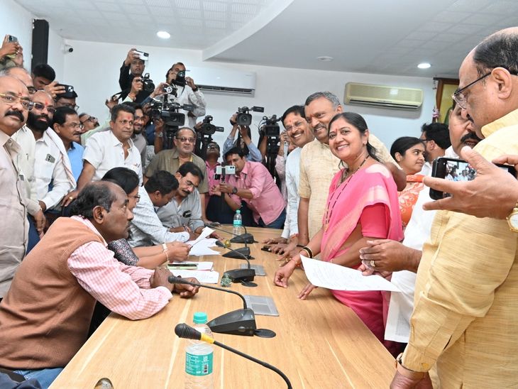 भाजप, काँग्रेसकडून महापौर, उपमहापौरपदासाठी अर्ज दाखल: नागपूर मनपा निवडणूक शुक्रवारी; नीता ठाकरे, स्नेहल ठाकरे रिंगणात – Nagpur News भाजप, काँग्रेसकडून महापौर, उपमहापौरपदासाठी अर्ज दाखल: नागपूर मनपा निवडणूक शुक्रवारी; नीता ठाकरे, स्नेहल ठाकरे रिंगणात – Nagpur News