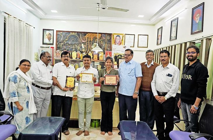 Praveen Rathod of Chalisgaon wins gold medal in Gandhian Thought Exam ...