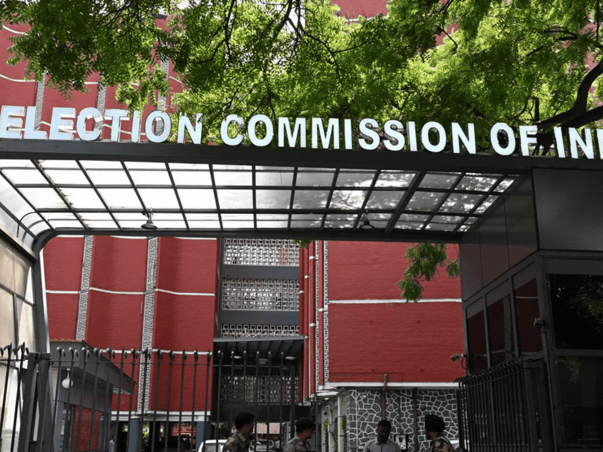 EC म्हणाला- बंगालमध्ये SIR दरम्यान हिंसा आणि धमक्या मिळाल्या:  सर्वोच्च न्यायालयात सांगितले- BLO च्या तक्रारीवर पोलिसांनी FIR देखील केली नाही
