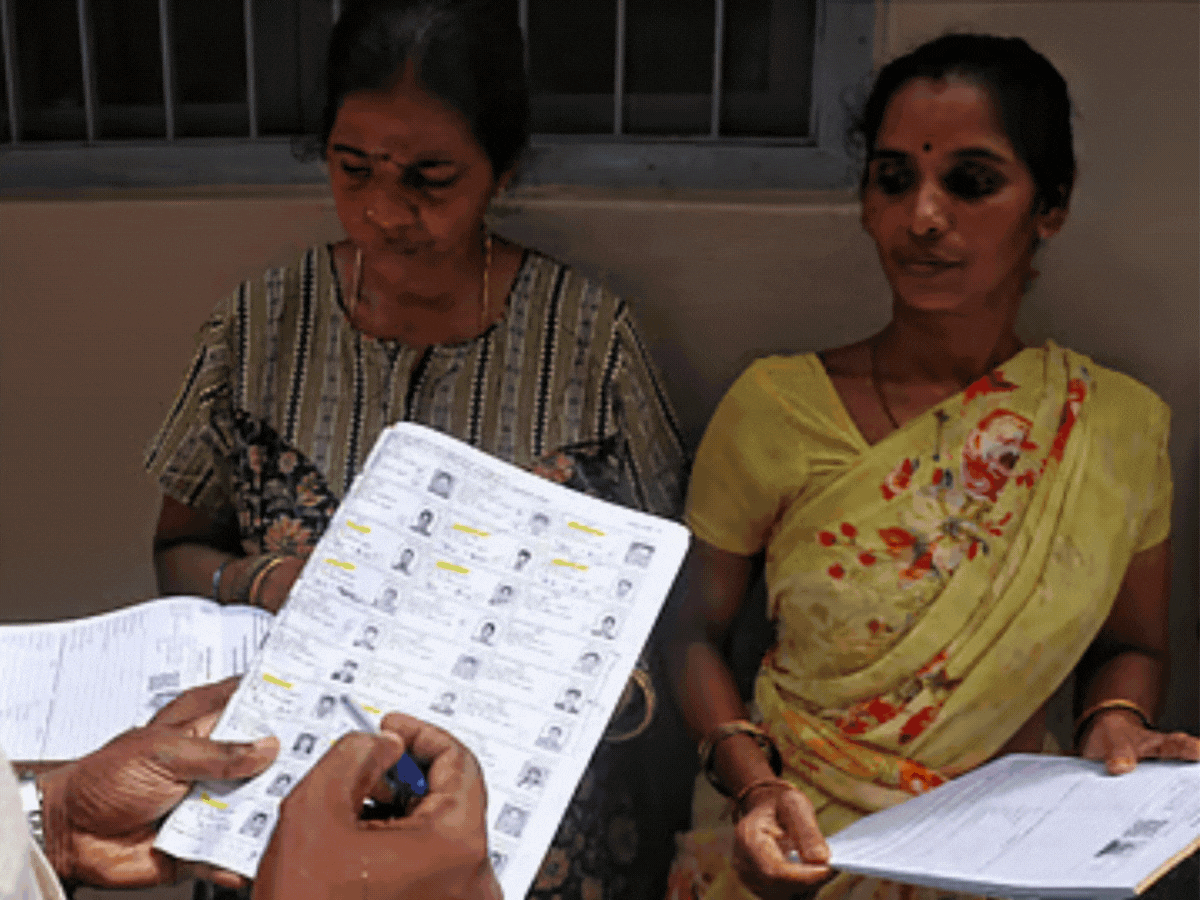 आसाममध्ये अंतिम मतदार यादी प्रकाशित, 2.43 लाख नावे वगळली:  राज्यात आता 2.49 कोटी मतदार; बंगालमध्ये अंतिम यादीची तारीख 14 दिवसांनी वाढली