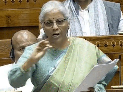 राहुल म्हणाले- सरकारने भारत मातेला विकले:  सीतारामन यांचे उत्तर- काँग्रेसने भारताला विकले, शेतकऱ्यांच्या हक्कांचा सौदा केला