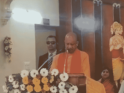 योगी म्हणाले- दिल्लीत गुदमरल्यासारखं होतं:  डोळ्यांची जळजळ होते, गोरखपूरची हवा शुद्ध; रवी किशन यांची फिरकी घेतली