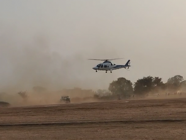 एमपीच्या मुख्यमंत्र्यांचे हेलिकॉप्टर हवेत डगमगले, व्हिडिओ:  टेकऑफनंतर मागे सरकले, काही वेळ हवेत थांबल्यानंतर उड्डाण केले