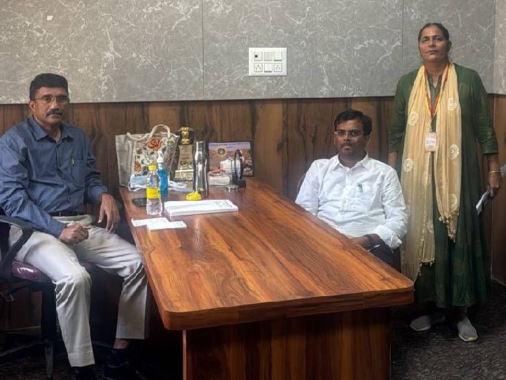 भाजप आमदाराला ₹5 लाख लाच घेताना रंगेहाथ पकडले: कर्नाटक लोकायुक्त पोलिसांनी सापळा रचून पकडले, ठेकेदाराकडून ₹11 लाख मागितले होते भाजप आमदाराला ₹5 लाख लाच घेताना रंगेहाथ पकडले: कर्नाटक लोकायुक्त पोलिसांनी सापळा रचून पकडले, ठेकेदाराकडून ₹11 लाख मागितले होते