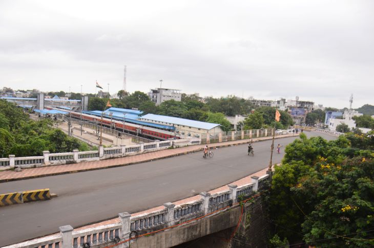 ‘साबांवि’च्या परवानगीसाठी अडले राजकमल रेल्वे उड्डाणपुलाचे घोडे: मध्य रेल्वेची स्पष्टोक्ती; रेल्वेद्वारे नियुक्त एजन्सीचे साहित्य आले – Amravati News ‘साबांवि’च्या परवानगीसाठी अडले राजकमल रेल्वे उड्डाणपुलाचे घोडे: मध्य रेल्वेची स्पष्टोक्ती; रेल्वेद्वारे नियुक्त एजन्सीचे साहित्य आले – Amravati News