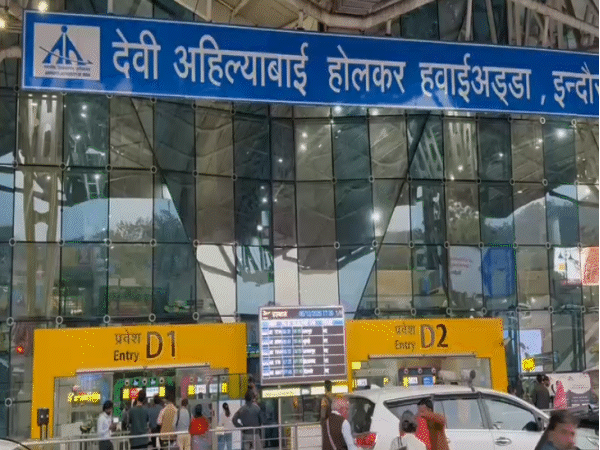 इस्रायल-इराण युद्ध, मध्य प्रदेशचे 100 हून अधिक लोक दुबईत अडकले:  इंदूरचे माजी आमदार, उद्योगपती व बिल्डरही सामील; एअर इंडियाचे विमान आजही रद्द