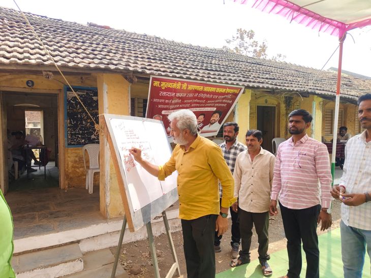 कर्जमाफीची आठवण; रक्ताने सह्या करुन सीएमना पाठवले पत्र:  गुरूकुंज मोझरी येथे‎‘प्रहार’तर्फे आंदोलन‎ – Amravati News