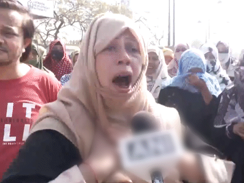 खामेनींचा मृत्यू- लखनौत शिया महिला छाती बडवून रडल्या:  म्हणाल्या- ते सिंह होते, एक मरेल, हजार येतील; यूपीतून आखाती देशांची सर्व विमाने रद्द