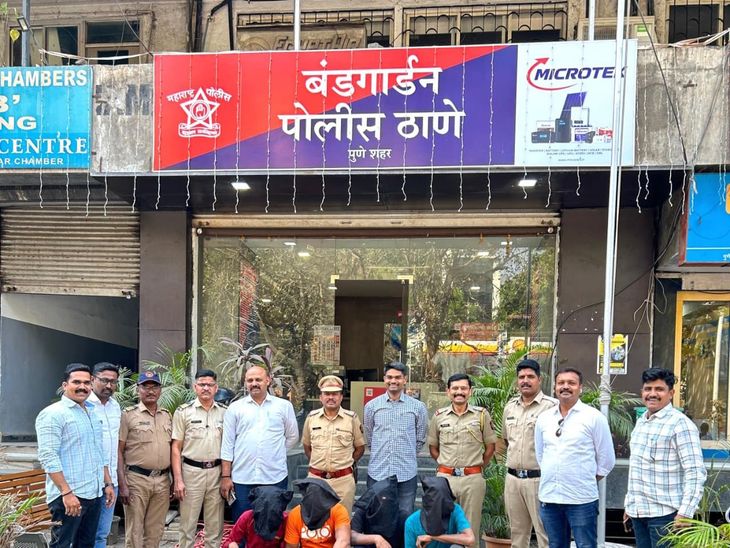 प्रवाशाला धमकावून रोकड लुटणारे अटकेत:  वाढदिवस साजरा करण्यासाठी रिक्षाचालकासह तिघांना अटक, 10 हजार जप्त – Pune News