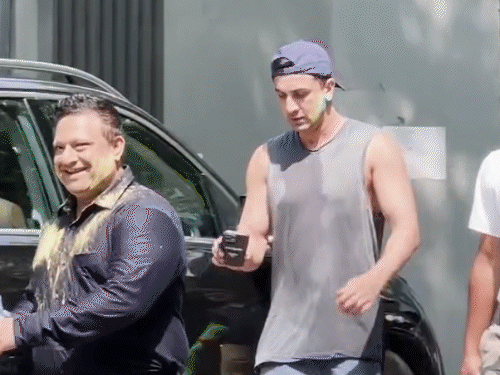 शबाना आझमीच्या घरी सेलिब्रिटींची होळी:  कतरिना, रणबीर, वरुण धवन, एकता कपूर यांसारख्या सेलिब्रिटींनी रंगांचा उत्सव साजरा केला