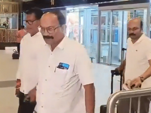 ओडिशात काँग्रेसचे रिसॉर्ट पॉलिटिक्स:  राज्यसभा निवडणुकीपूर्वी हॉर्स ट्रेडिंगची भीती, 8 आमदार बंगळुरूला पाठवले; शिवकुमारांची देखरेख