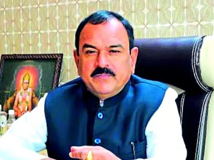 अशोक खरातच्या फार्महाऊसवर क्राईम ब्रँचचा छापा:  पिस्तूल, काडतुसे जप्त; भोंदूगिरीच्या बहाण्याने 15 वर्षांत जमवली कोट्यवधींची मालमत्ता – Nashik News