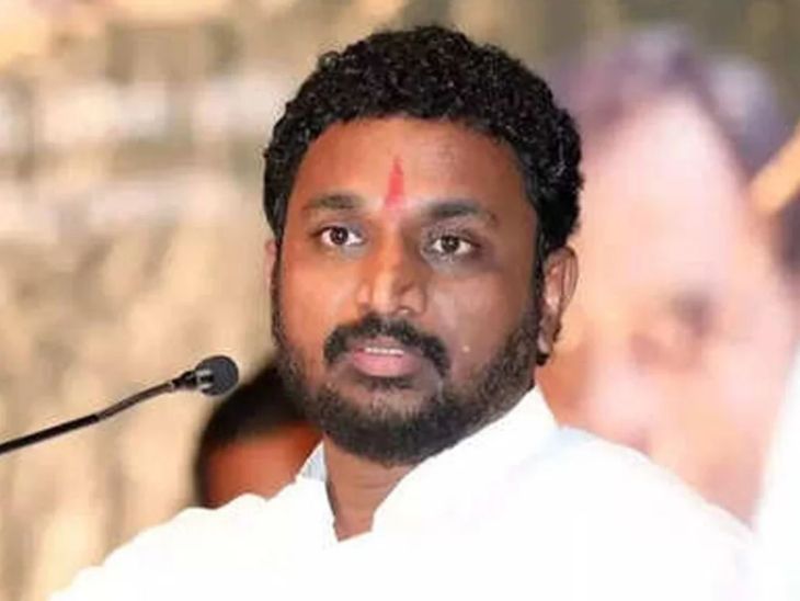 नोव्हेंबरमध्ये अजित पवारांच्या घराजवळ अघोरी पूजा: भोंदू खरात आणि दादांचा अपघात याच्यात संबंध आहे का? अमोल मिटकरींचा सवाल – Mumbai News नोव्हेंबरमध्ये अजित पवारांच्या घराजवळ अघोरी पूजा: भोंदू खरात आणि दादांचा अपघात याच्यात संबंध आहे का? अमोल मिटकरींचा सवाल – Mumbai News