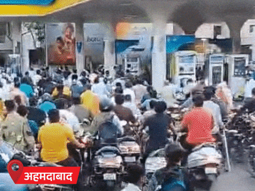 गुजरातमध्ये पेट्रोलच्या तुटवड्याची अफवा:  अनेक शहरांमध्ये पेट्रोल पंपांवर रांगा लागल्या, सरकारने सांगितले – अफवांपासून दूर राहा