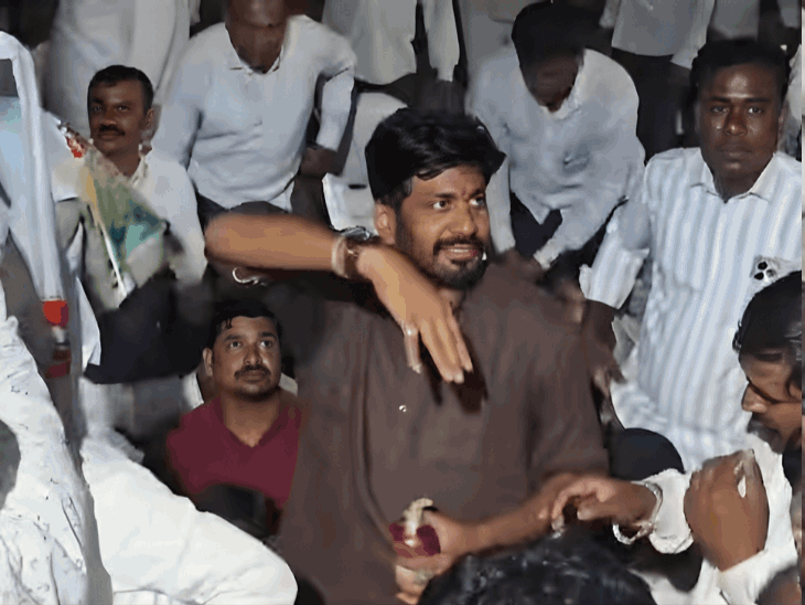 येवल्यात बच्चू कडूंचा शेतकऱ्यांसाठी एल्गार:  कांदा-मका प्रश्नी प्रांताधिकारी कार्यालयावर ‘कांदेफेक’, मंत्र्यांच्या लेखी आश्वासनानंतर आंदोलन मागे – Nashik News