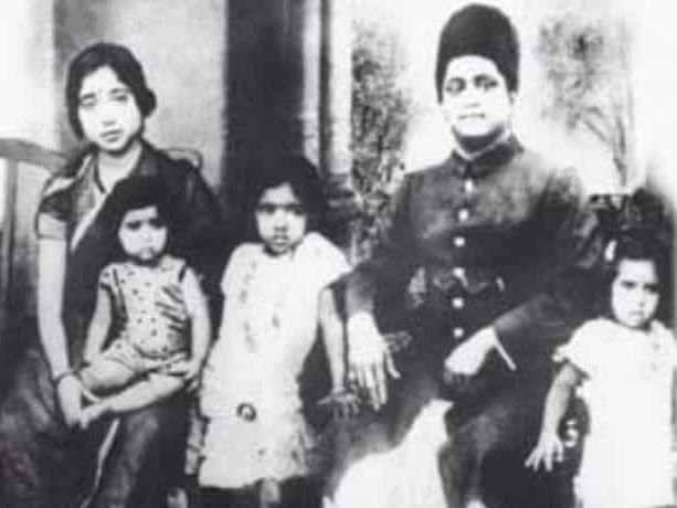 इंदूरमध्ये गेले आशा भोसले यांचे बालपण: सराफाचे गुलाबजामुन आणि रबडीची विशेष आवड; सिहोरच्या शरबती गव्हाच्या पोळ्या पसंत इंदूरमध्ये गेले आशा भोसले यांचे बालपण: सराफाचे गुलाबजामुन आणि रबडीची विशेष आवड; सिहोरच्या शरबती गव्हाच्या पोळ्या पसंत