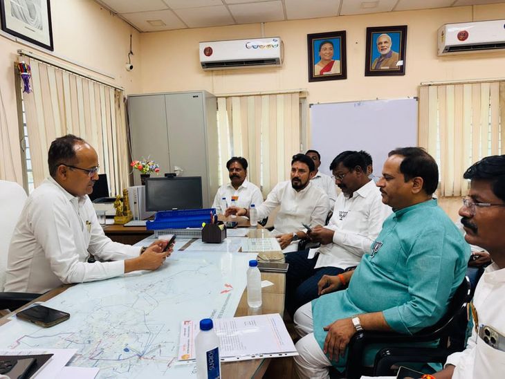 शहरात वारंवार वीजपुरवठा खंडित, नागरिक त्रस्त:  भाजप नेत्यांनी महावितरण अधिकाऱ्यांची भेट घेऊन जाब विचारला – Chhatrapati Sambhajinagar News