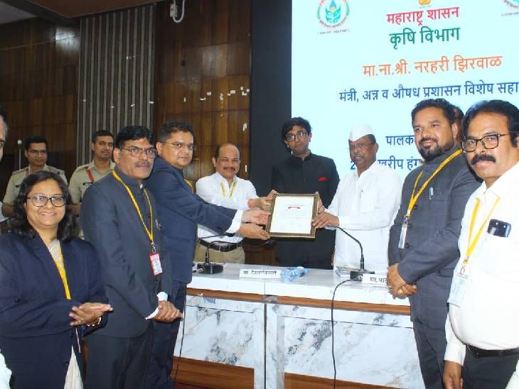 हिंगोली जिल्हा परिषदेच्या पाठीवर पालकमंत्र्यांची कौतूकाची थाप:  सेवाकर्मी पुरस्काराबद्दल सीईओंचा सत्कार, साधना सप्ताहातही प्रथम – Hingoli News