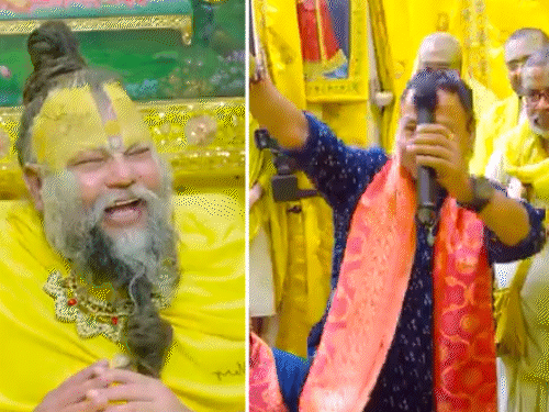 प्रेमानंद महाराज कैलाश खेरचा डान्स पाहून खळखळून हसले:  मोरपंखीचा हार घालून बम लहरी गायले; बांके बिहारीकडे एकटक पाहत राहिले