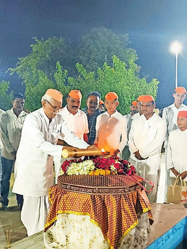 पद्मश्री पुरस्कार राष्ट्रसंताच्या ‘समाधी चरणी’ केला अर्पण:  पद्मश्री जनार्दनपंत बोथे यांनी भावुक होत घेतले दर्शन‎ – Amravati News