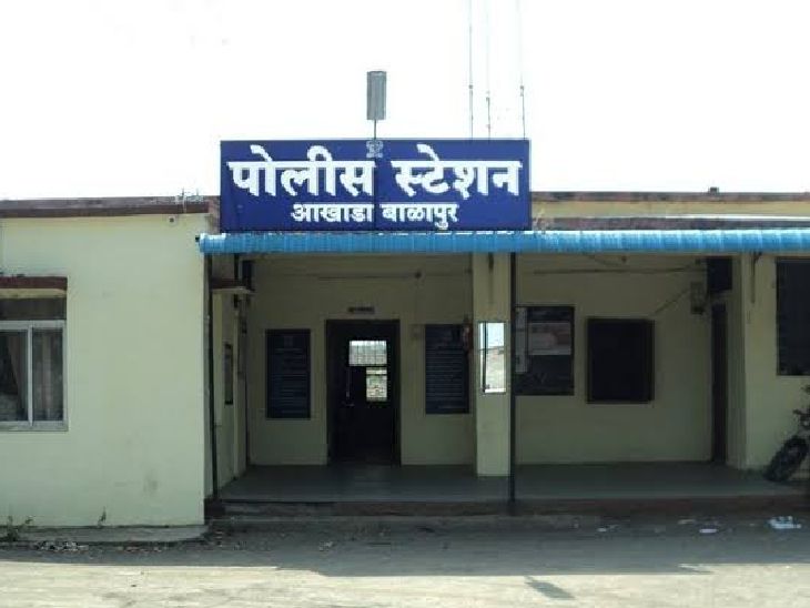 35 मिनिटांत शेतकऱ्याचे 82 हजार रुपये पळविले:  आखाडा बाळापूर पोलिसांत गुन्हा दाखल, सीसीटीव्ही फुटेजवरून चोरट्यांचा शोध सुरू – Hingoli News