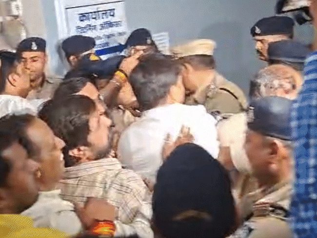 मध्य प्रदेश- काँग्रेस राज्यसभा उमेदवार मीनाक्षी नटराजन यांचे नामांकन रद्द:  काँग्रेसने म्हटले- निर्णयाविरोधात कोर्टात जाऊ, आमदारांना बंगळुरूला नेणारे विमान धावपट्टीवरून परतले