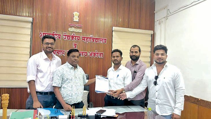 उपचारासाठी सर्वतोपरी मदत द्या; दोषींवर कारवाई करा:  रिपब्लिकन बहुजन विद्यार्थी परिषदेची आक्रमक भूमिका‎ – Akola News