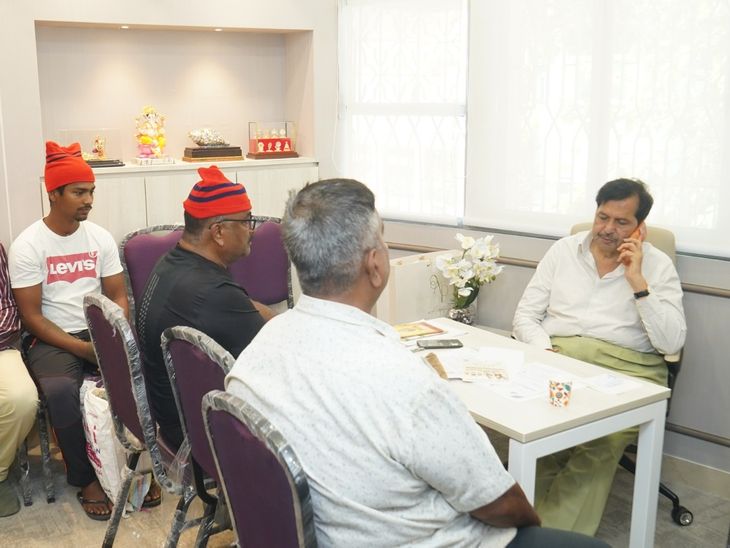 ‘मुंबई ही कोळी बांधवांची’:  योग्य जागा किंवा पर्यायी व्यवस्था होईपर्यंत त्यांच्या मी सोबत- मंत्री मंगल प्रभात लोढा – Mumbai News