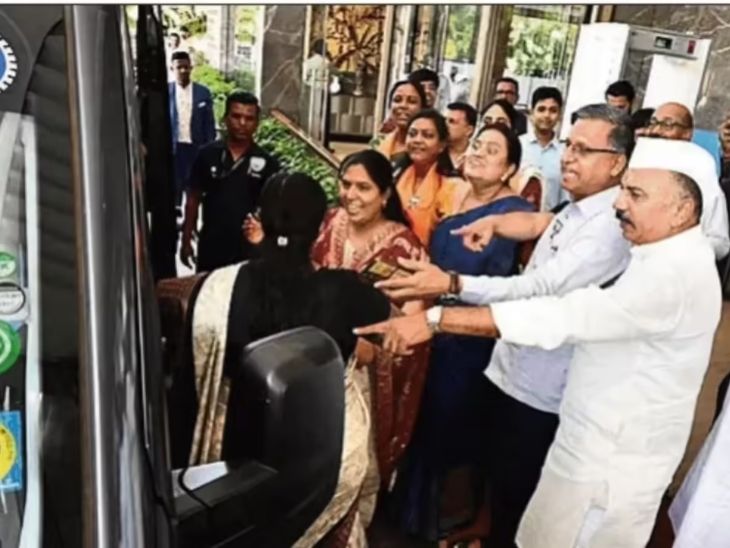 नाशिक विधान परिषद निवडणूक:  भाजप शहराध्यक्षांनी फोटोसेशनसाठी स्टेअरिंग धरले, नियंत्रण सुटल्याने नगरसेवकांची बस हॉटेलच्या भिंतीला धडकली – Mumbai News