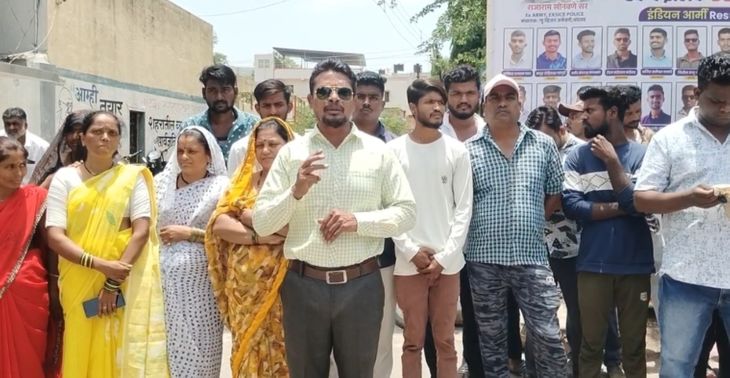 सफाई कर्मचाऱ्यांचे थकीत वेतन तत्काळ द्या‎:  सामाजिक कार्यकर्ते राजाभाऊ आहिरे यांचा बेमुदत उपोषणाचा इशारा, नगरपरिषद प्रशासनाला निवेदन – Nashik News