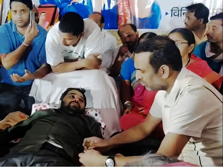 शेतकरी नेते रविकांत तुपकरांच्या आंदोलनाचा चौथा दिवस:  प्रकृती खालावल्याने राज्यभरात संताप, महामार्गावर टायर जाळले; मुंबईत आंदोलकांचा जलसमाधीचा प्रयत्न – Maharashtra News