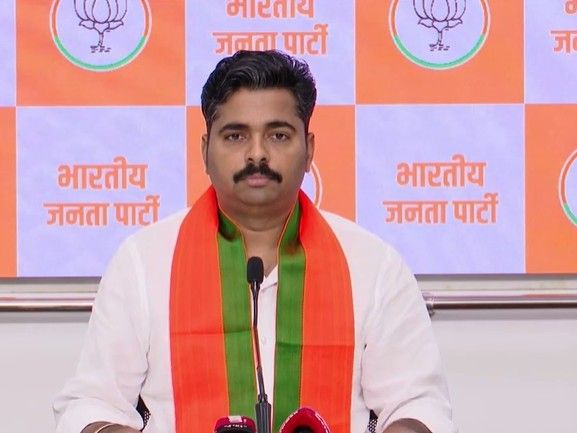 ‘उबाठा’ गट काँग्रेसमध्ये विलीन होण्याच्या वाटेवर; म्हणूनच खासदार दूर गेले:  जनतेच्या न्यायालयात शिंदेंचीच शिवसेना खरी- नवनाथ बन – Mumbai News