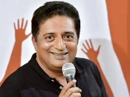 प्रकाश राज यांच्यावर अटकेची टांगती तलवार?:  बंगळुरू न्यायालयाने अजामीनपात्र वॉरंट जारी केले; अनेक राज्यांमध्ये मतदार ओळखपत्र ठेवल्याचा आरोप
