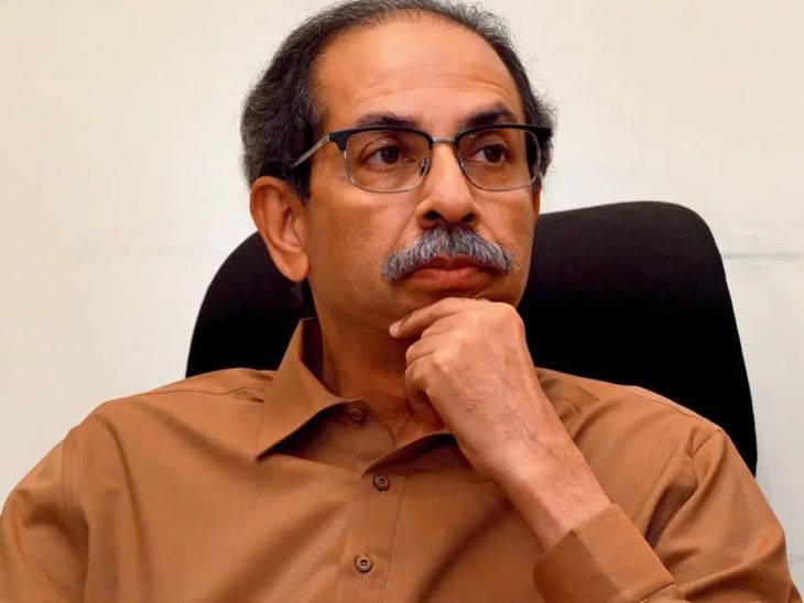 शिवसेना ठाकरे गटाला संसदेतील कार्यालय रिकामे करावे लागणार:  फूट पडल्यानंतर खासदारांची संख्या घटली; किमान 5 खासदार असल्यावरच मिळते कार्यालय