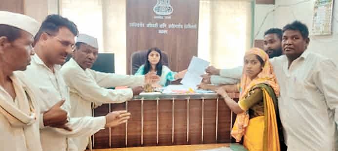 भैताणे दिगर येथील गायरानावर सौर ऊर्जा प्रकल्पाला ग्रामस्थांकडून विरोध:  सरपंच, सदस्यांसह आदिवासी बांधवांतर्फे सहाय्यक जिल्हाधिकाऱ्यांना निवेदन‎ – Nashik News