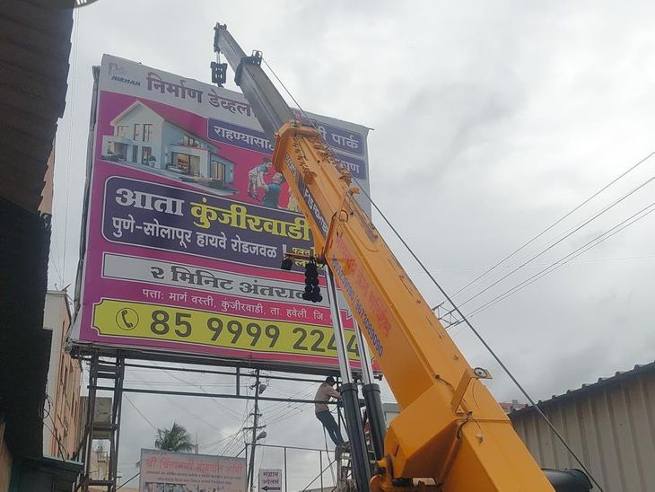 पालखी मार्ग अनधिकृत होर्डिंग्जमुक्त:  पीएमआरडीएची धडक कारवाई; 70 होर्डिंग्जवर हातोडा – Pune News