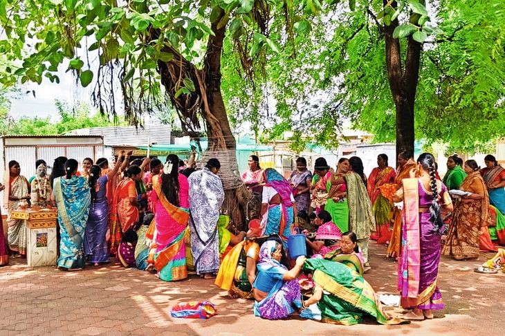 सौभाग्याचा सण, कृतज्ञतेचा भाव; भावी निमगावात वटपौर्णिमेचा उत्साह – Ahilyanagar News