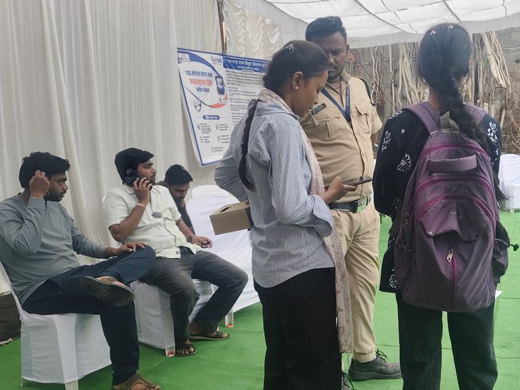 अमरावती-दर्यापूर मार्गावर एसटी बस मध्येच बंद पडली.:  शाळेच्या पहिल्या दिवशी विद्यार्थ्यांना उशीर, प्रवेशोत्सवाचा कार्यक्रम हुकला – Amravati News
