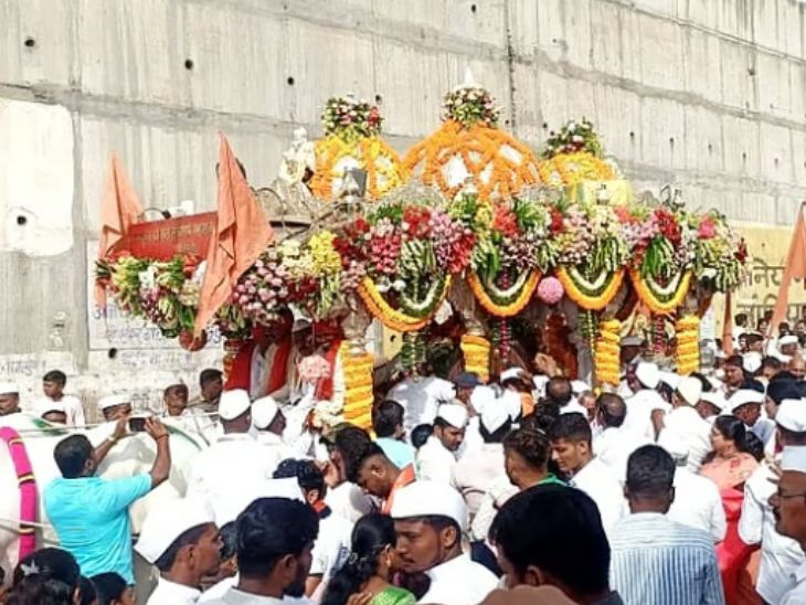 ‘जय जय विठ्ठल’च्या गजरात निवृत्तिरायांचे पंढरीकडे प्रस्थान:  60 दिंड्या, हजारो वारकरी, चांदीचा भव्य रथ आणि भक्तिमय वातावरणाने त्र्यंबकनगरी दुमदुमली – Nashik News